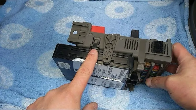 Renault Laguna 2 moduł UCH lokalizacja deska rozdzielcza