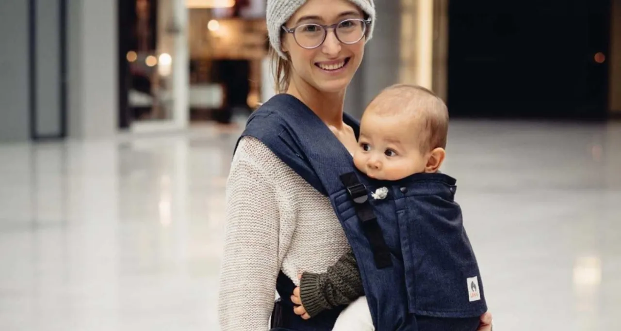 przymiarka nosidła ergonomicznego z dzieckiem