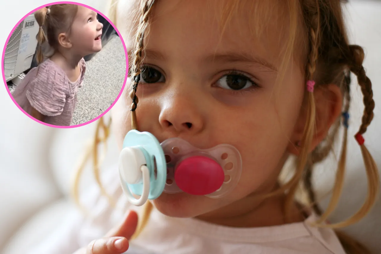 dziecko oddaje smoczek wr&oacute;żce