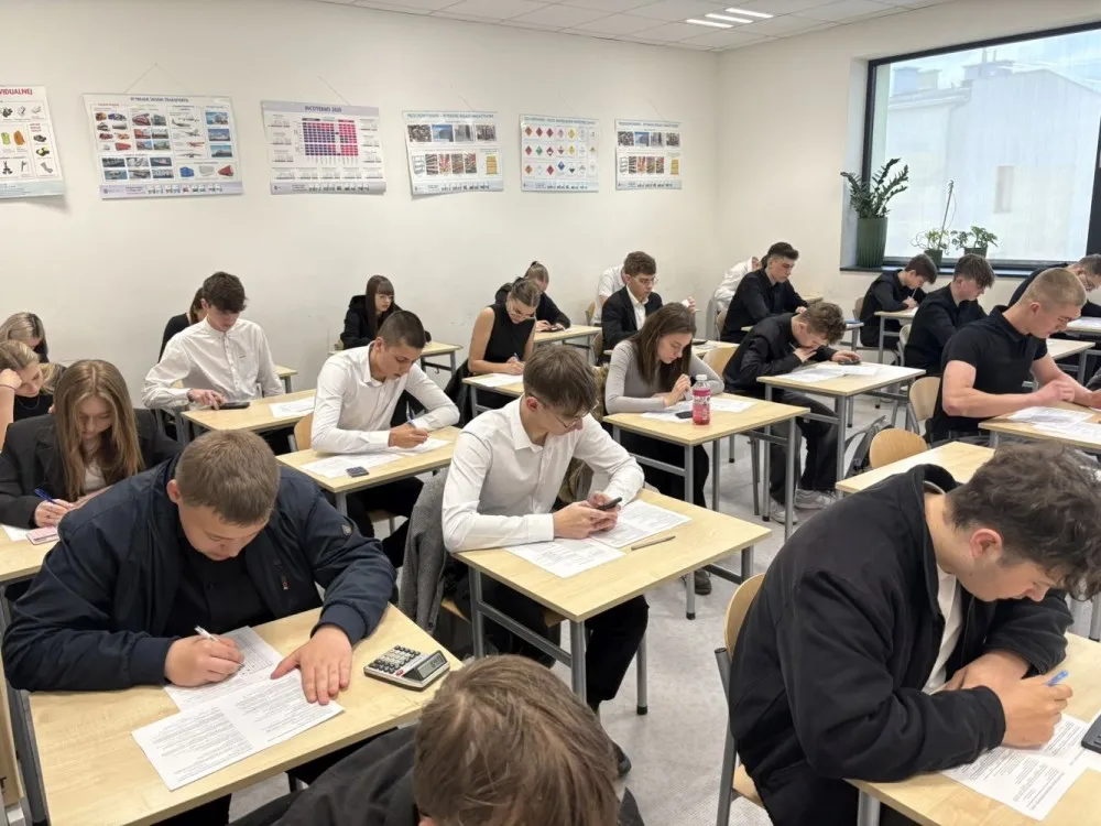 Studenci logistyki na wykładzie