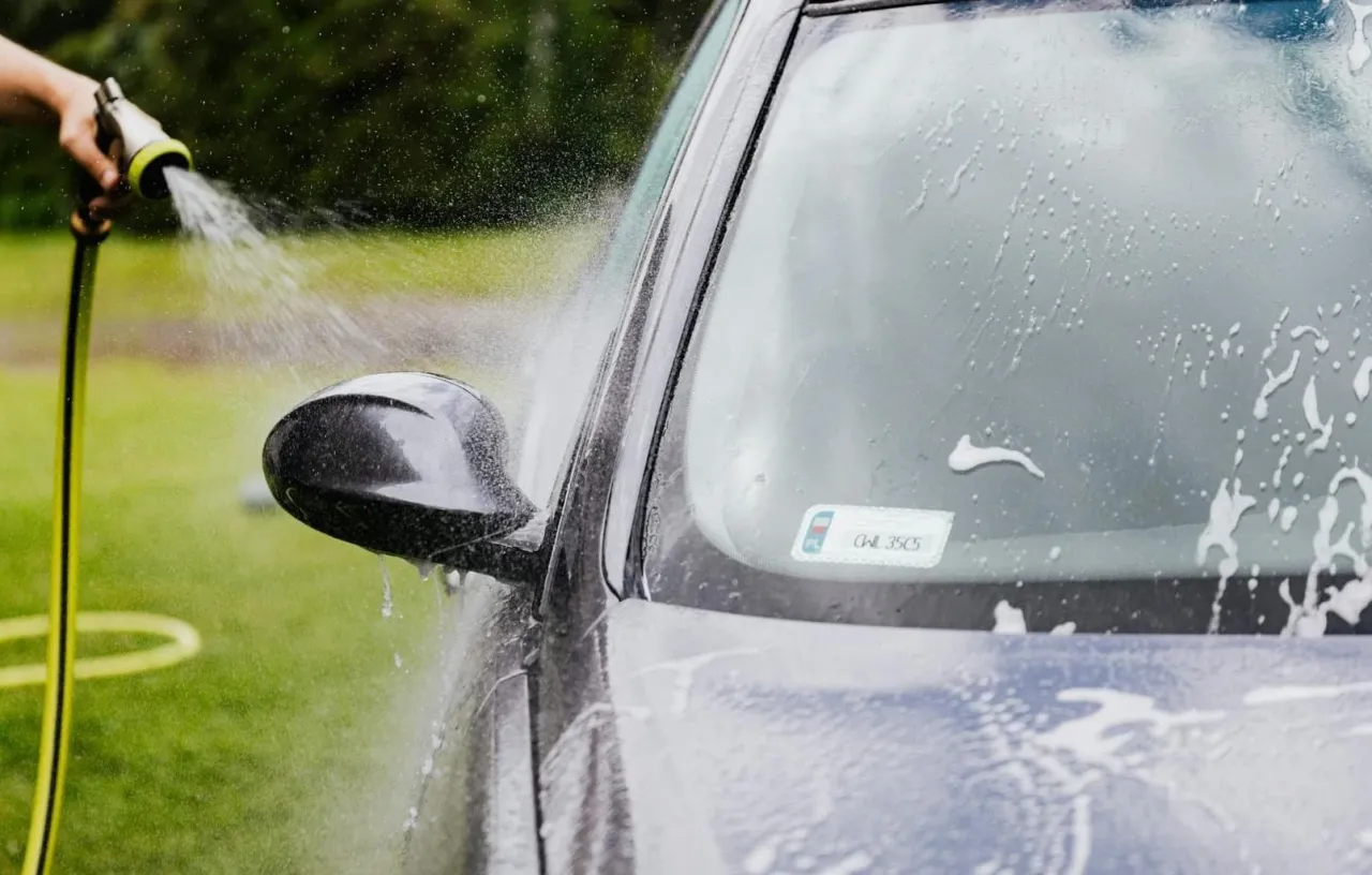 mycie samochodu w słońcu błędy