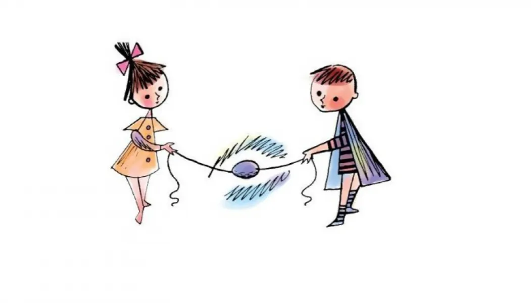 Karolcia i Piotr z niebieskim koralikiem