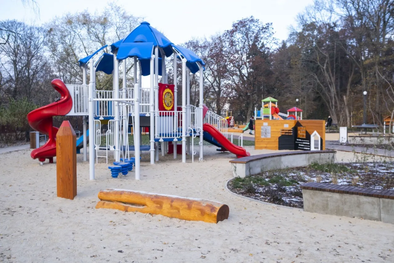 Plac zabaw Park Żeromskiego strefy wiekowe