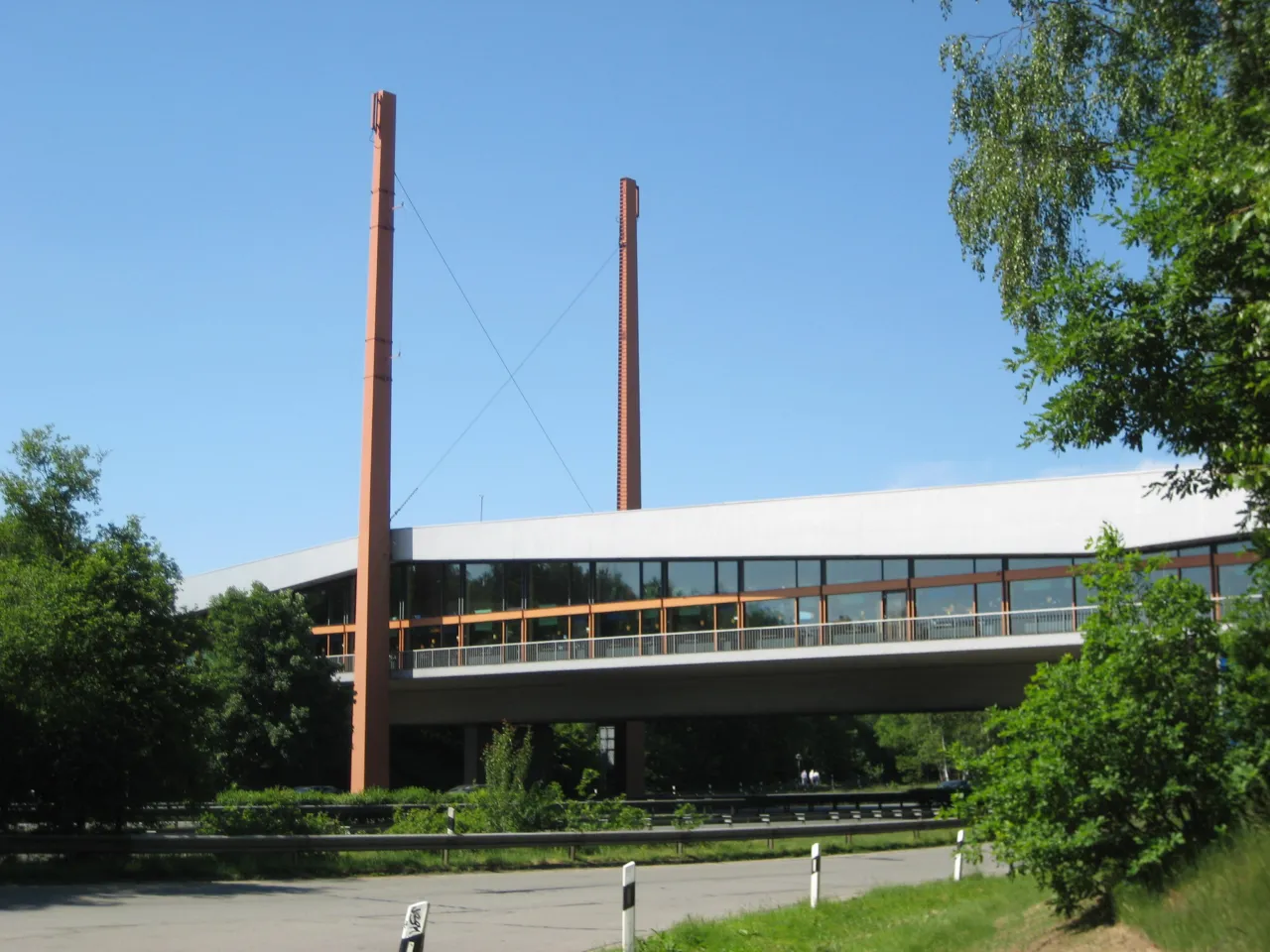 Rasthof Dammer Berge Autobahnbrücke mit Aussichtsturm