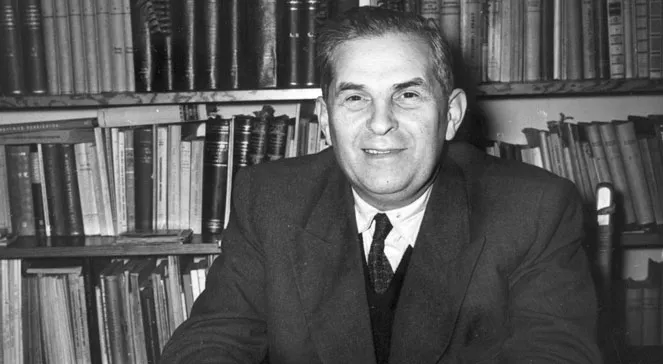 Aleksander Kamiński z młodzieżą Szarych Szereg&oacute;w