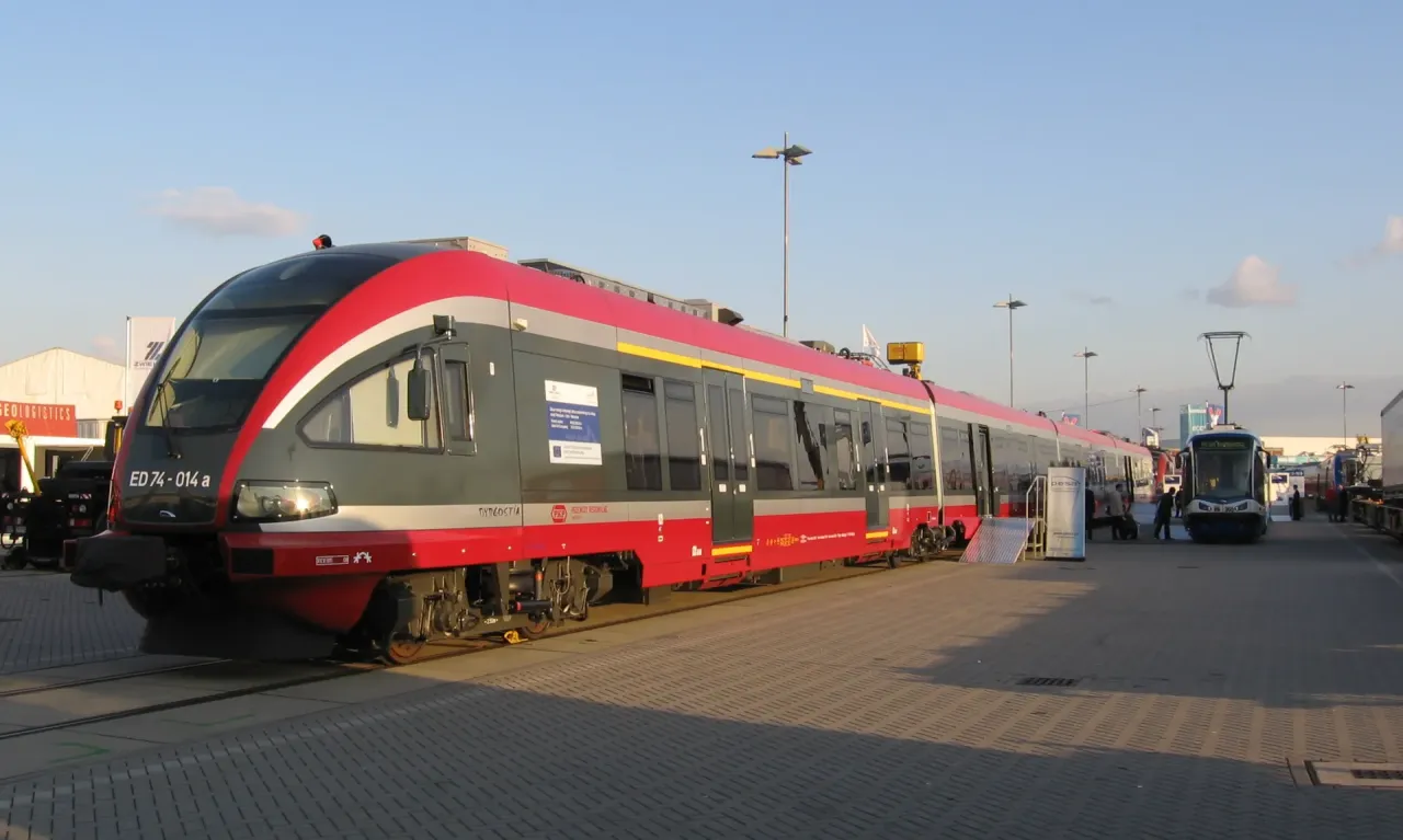 Pociągi PKP Intercity Koleje Mazowieckie SKM porównanie