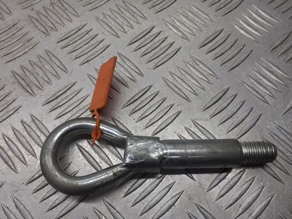 Ucho holownicze Volkswagen Passat B5 lokalizacja