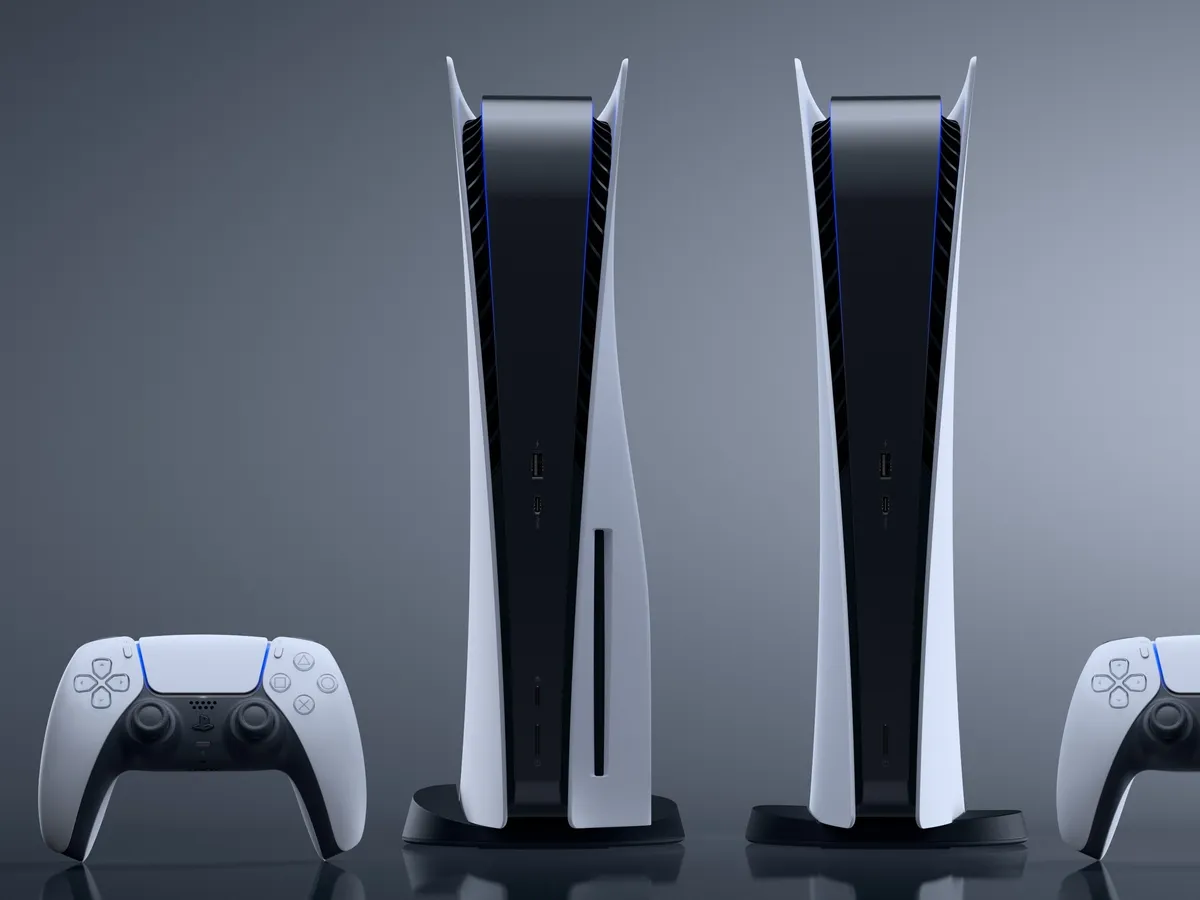 PS5 Slim Digital z napędem i bez