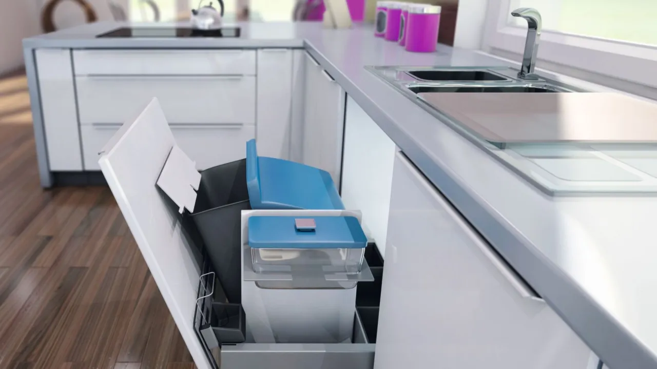 zorganizowana szafka pod zlewem z matą