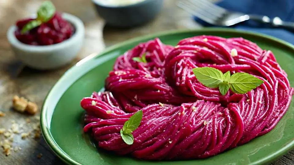 spaghetti z burakami przepis