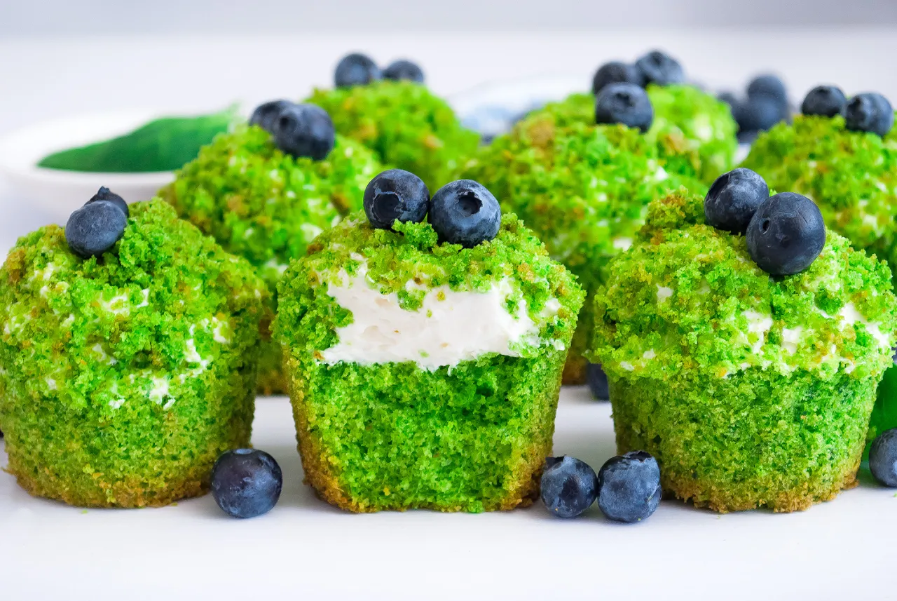 babeczki leśny mech idealny kolor vs blady