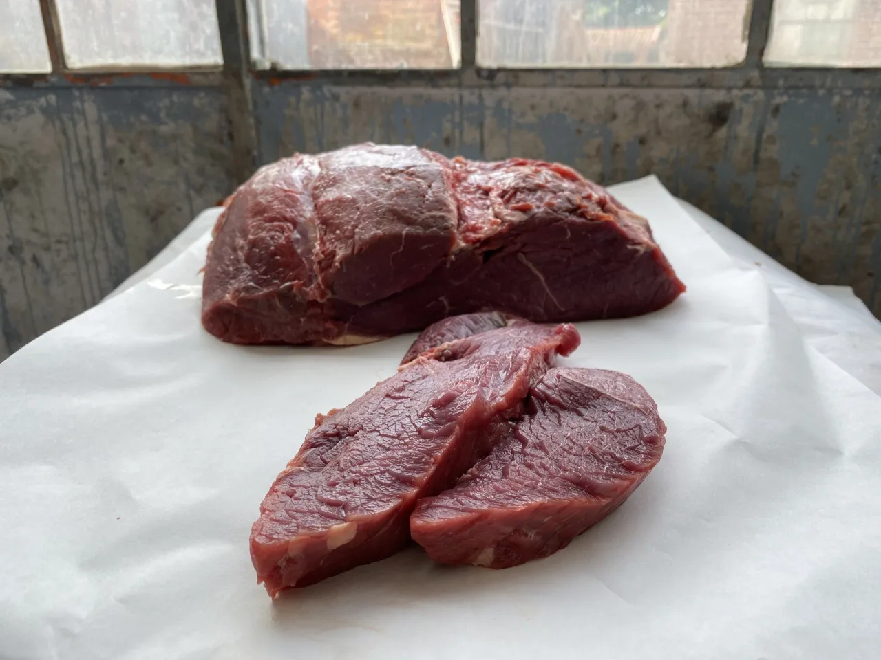 r&oacute;żne kawałki chudej wołowiny