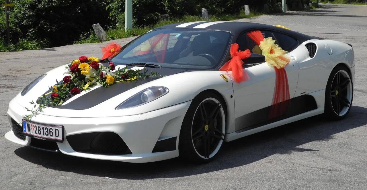 nowoczesne auto sportowe limuzyna ślub