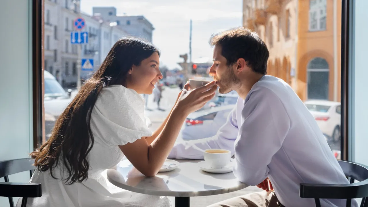 kawiarnia park spacer romantyczna randka