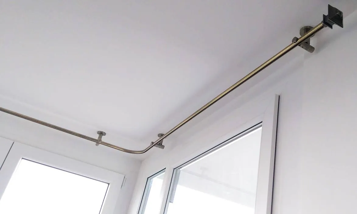 Karnisz okno narożne balkonowe