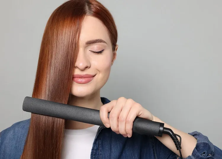 Zdrowe lśniące włosy po stylizacji prostownicą na podczerwień