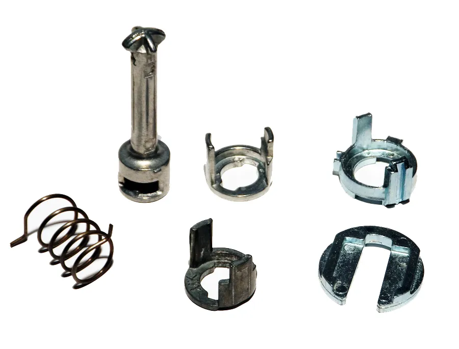 narzędzia do naprawy zamka w drzwiach