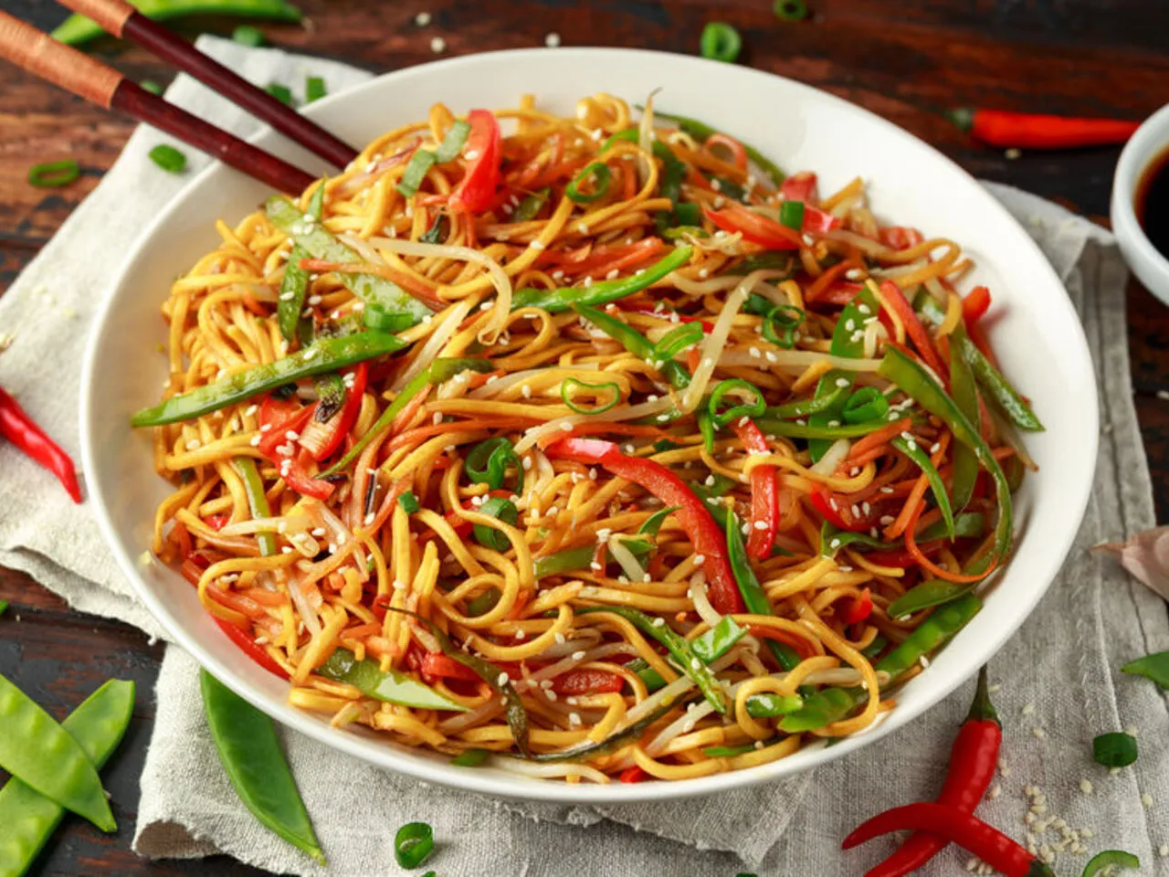 makaron chow mein opakowania w sklepie
