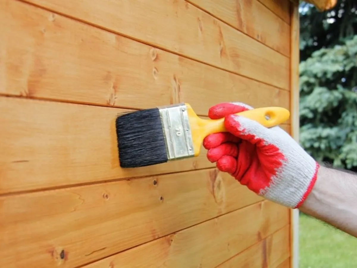 Przygotowanie starego drewna do impregnacji