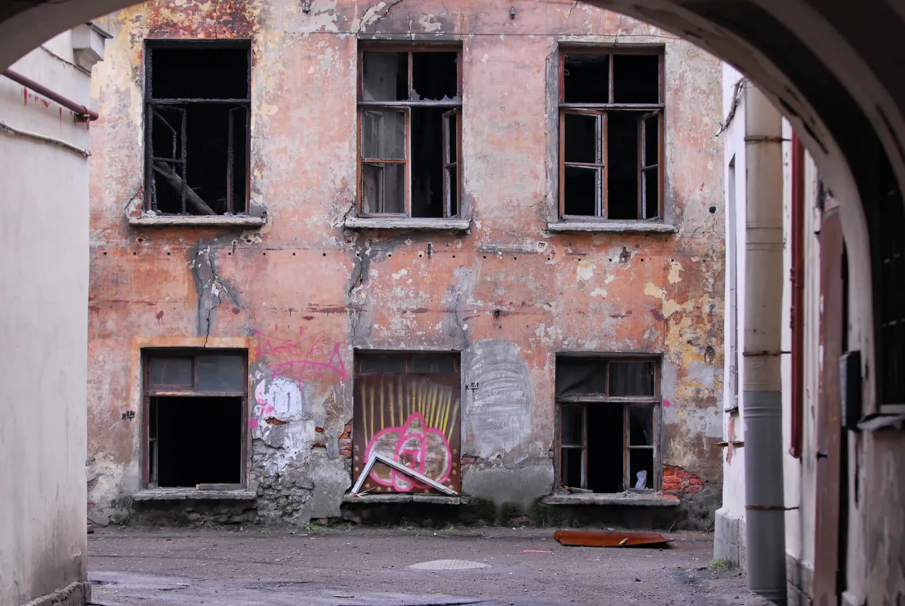 budynek grożący zawaleniem nadzór budowlany