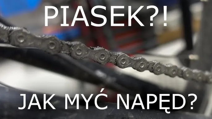 brudny napęd rowerowy z bliska