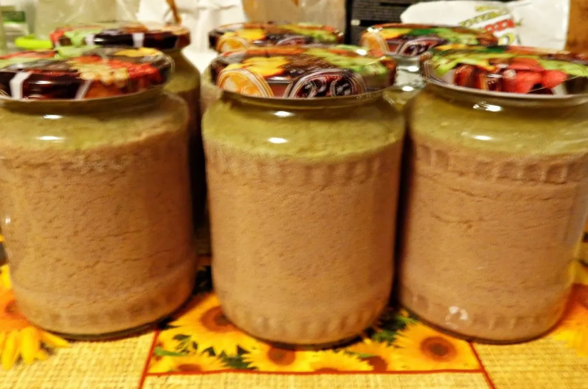 Słoiki z pasztetem po pasteryzacji