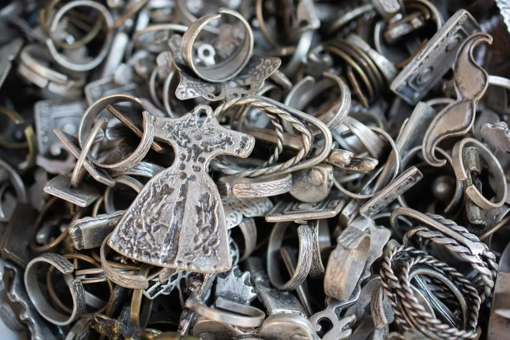 czarny nalot na srebrze przyczyna