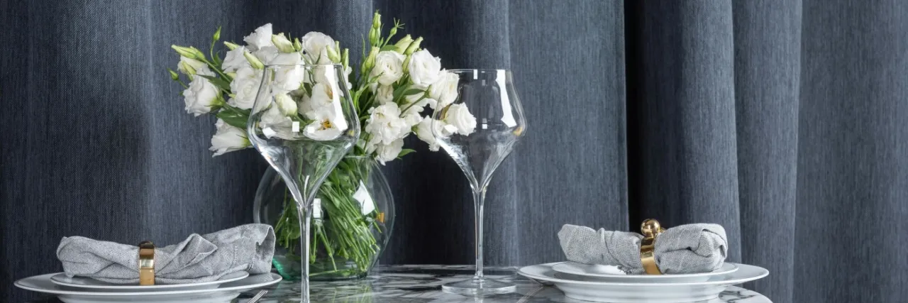 Przykładowe nakrycia stołów cateringowych na różne okazje