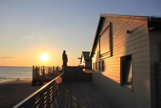 Pfahlbau Restaurant Sankt Peter-Ording bei Sonnenuntergang