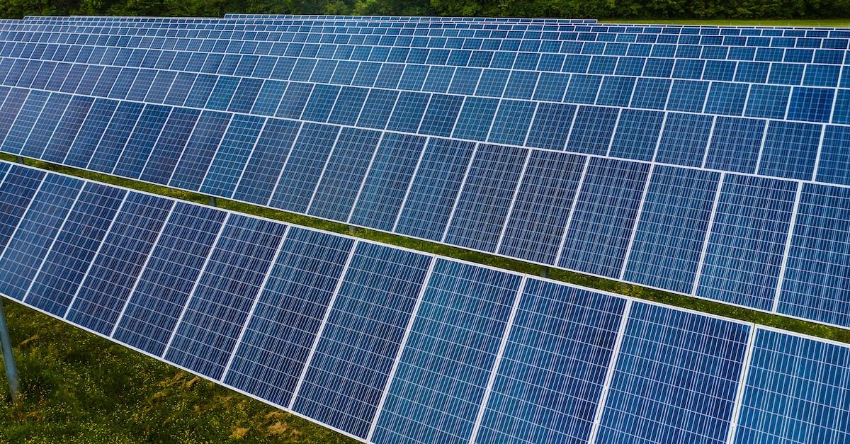 Jak połączyć panele fotowoltaiczne równolegle? Łączenie i instalacja paneli PV krok po kroku
