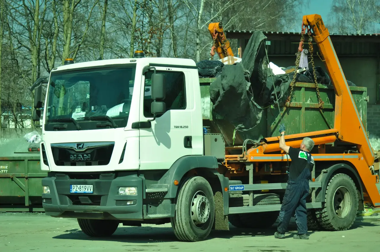 przygotowanie miejsca pod kontener na odpady