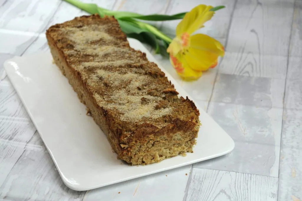 forma do pasztetu wysmarowana tłuszczem i bułką tartą