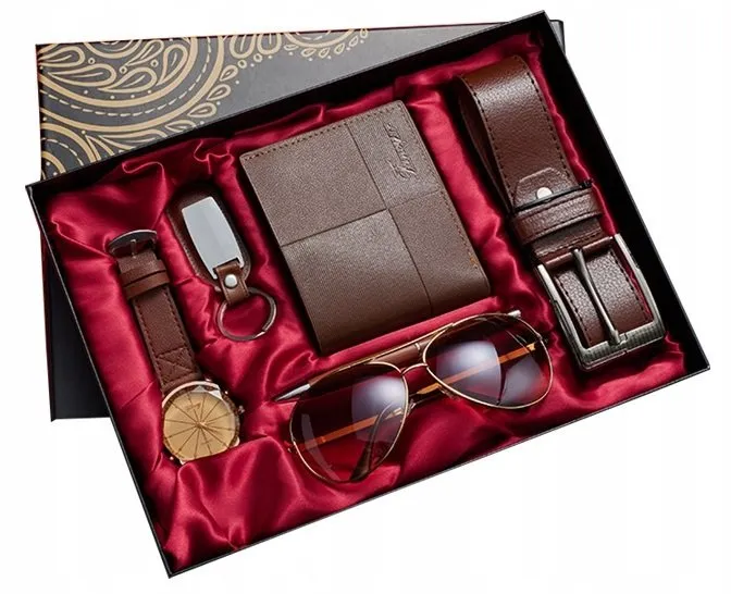 Eleganckie akcesoria męskie, zegarek, portfel, pasek