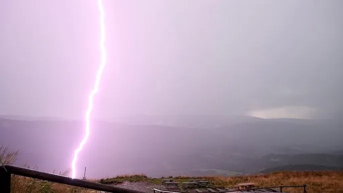 gwałtowna burza w bieszczadach połoniny
