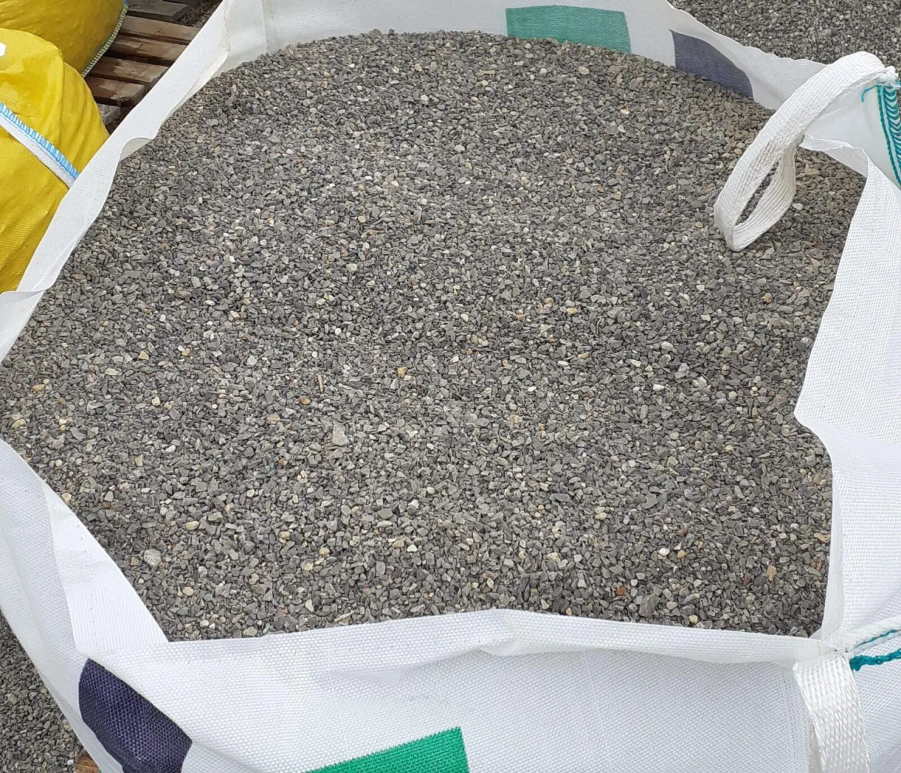 żwir grys podsypka pod kostkę brukową