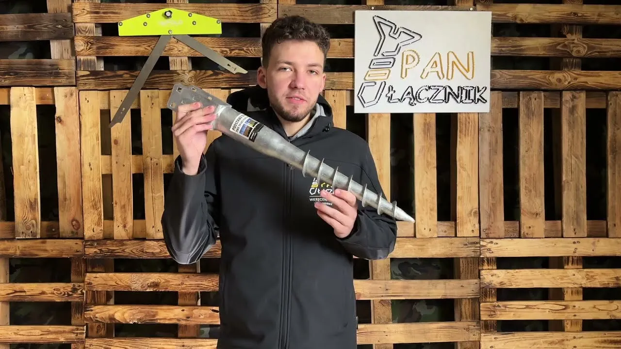 R&oacute;żne rodzaje fundament&oacute;w pod domek narzędziowy: płyta betonowa, bloczki, kostka brukowa, śruby gruntowe