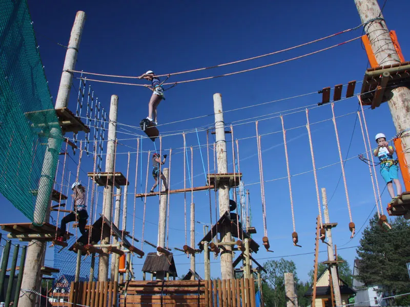 park linowy Niechl&oacute;w trasy dla dzieci i dorosłych