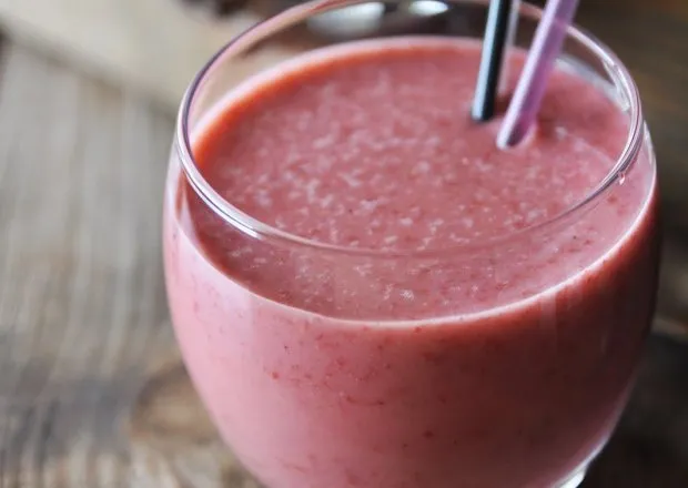 różne koktajle z mlekiem migdałowym