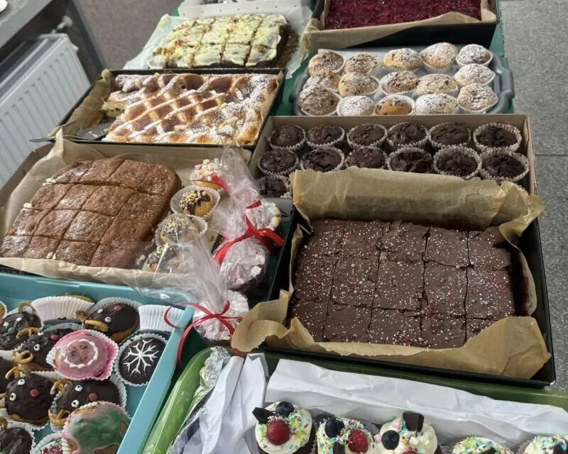 ciasta na kiermasz szkolny, r&oacute;żnorodne wypieki na sprzedaż