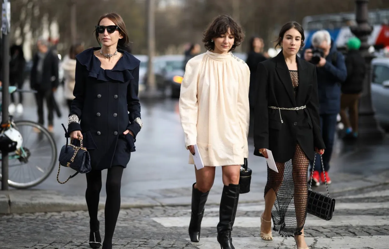 długa czarna marynarka jako sukienka stylizacja