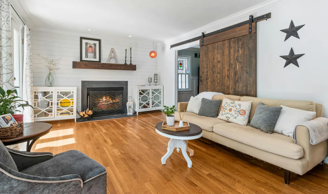 Por&oacute;wnanie wad drzwi przesuwnych naściennych i kasetowych