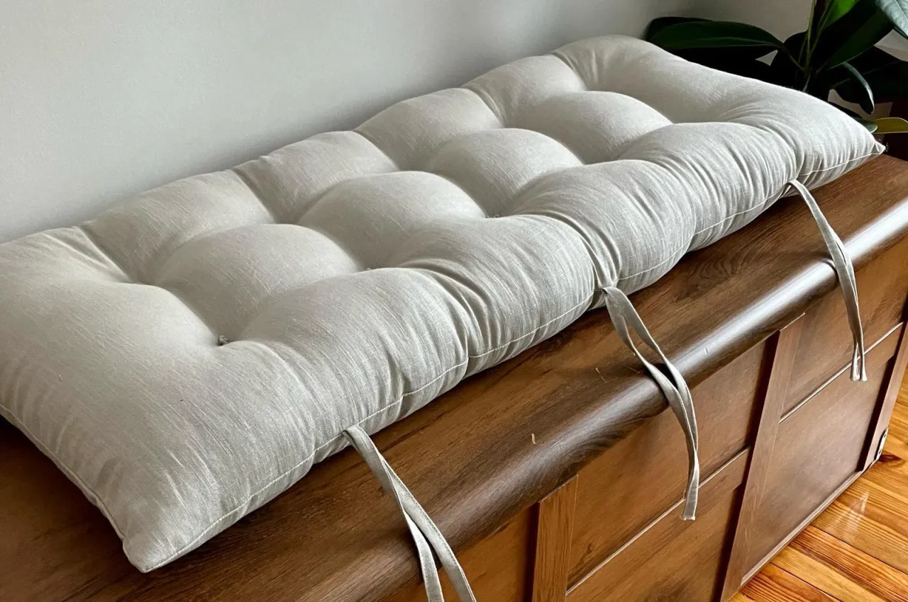 Poduszka z koca szyta ręcznie lub maszynowo