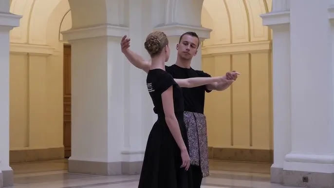 para tańcząca polkę dynamiczne ujęcie