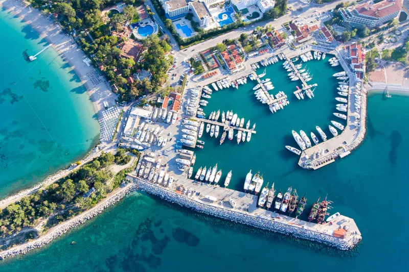 Kemer marina i centrum