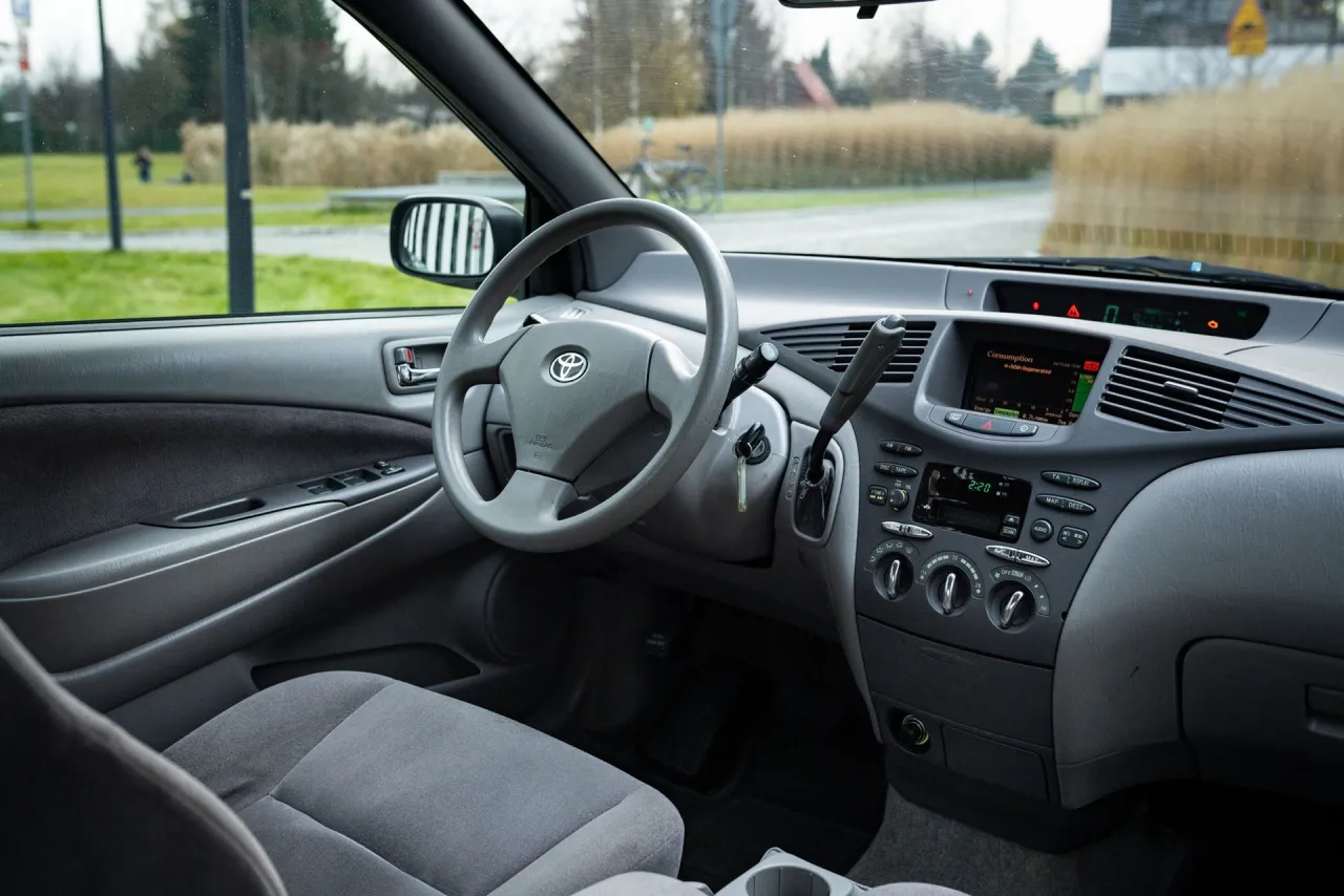 Toyota Prius+ konfiguracja siedzeń elastyczność