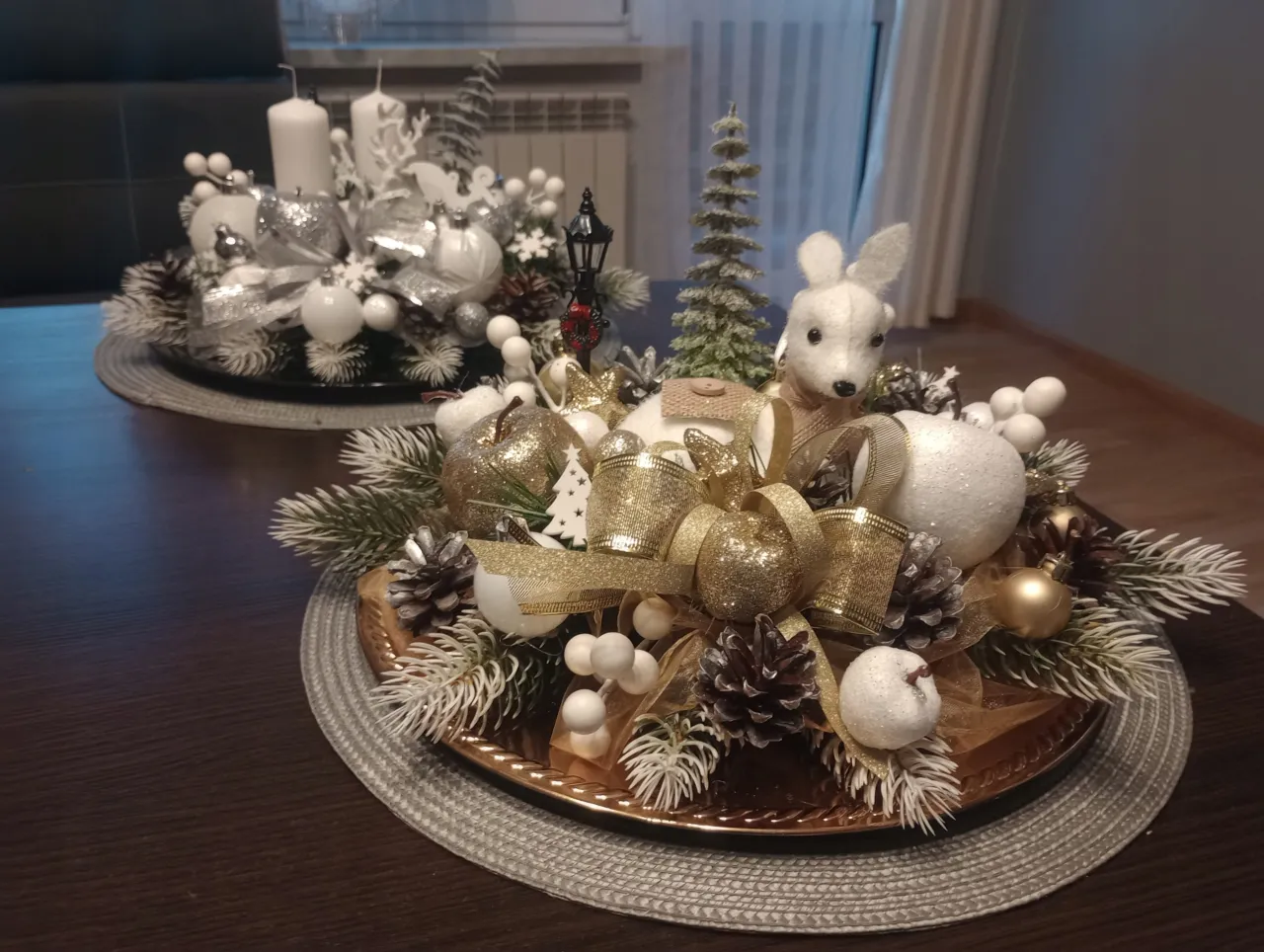 Różne bazy do stroików świątecznych na cmentarz