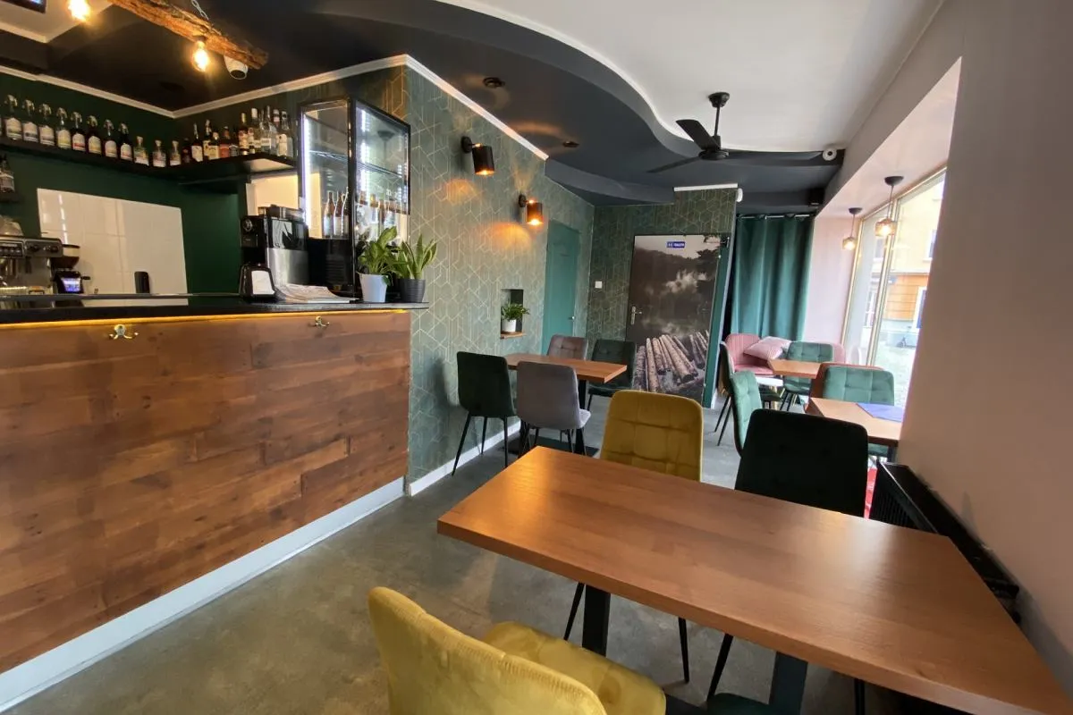 kawa i ciasto w klimatycznej kawiarni w Opolu