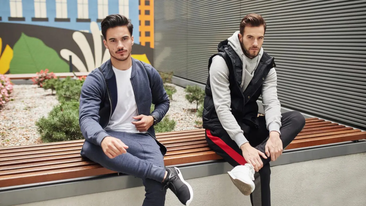 męski dres stylizacja casual miejska