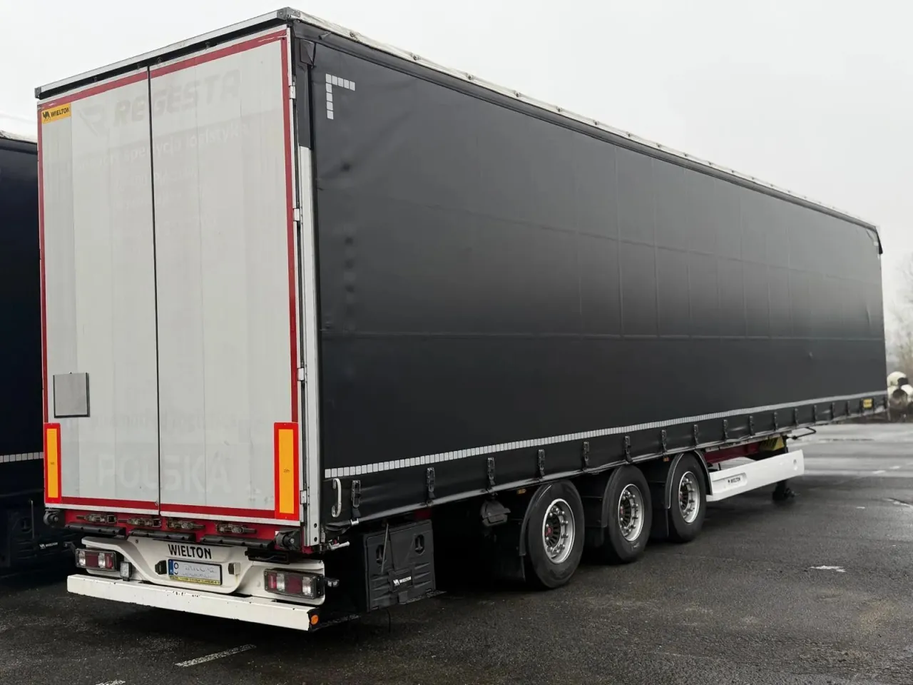 naczepa coilmulda z zakrytym korytem