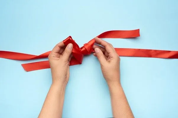 klasyczna kokarda ze wstążki krok po kroku